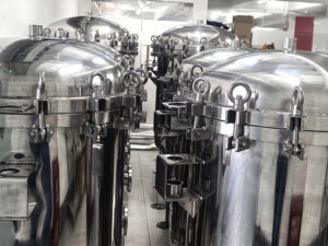 Configuração do alojamento do filtro para as linhas de filtração do produto final numa cervejaria
