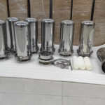 Caixas de plástico vs. caixas de aço inoxidável para projetos de osmose inversa (RO) com restrições orçamentais